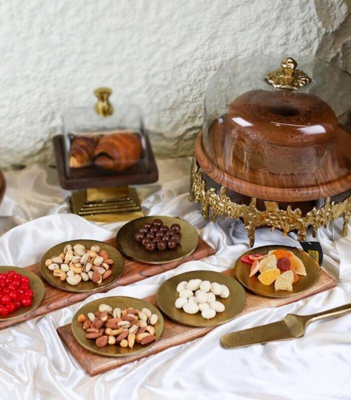 طقم جاط كعك خشب و نحاس هندي + جاط خشب مع 3 صحون مكسرات