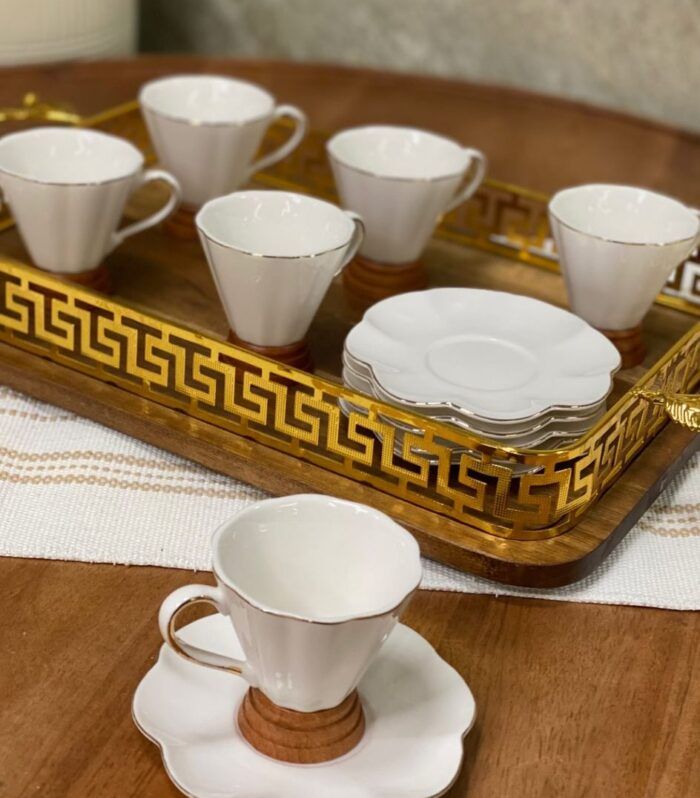 6 فناجين مع صحن وقاعده خشبيه